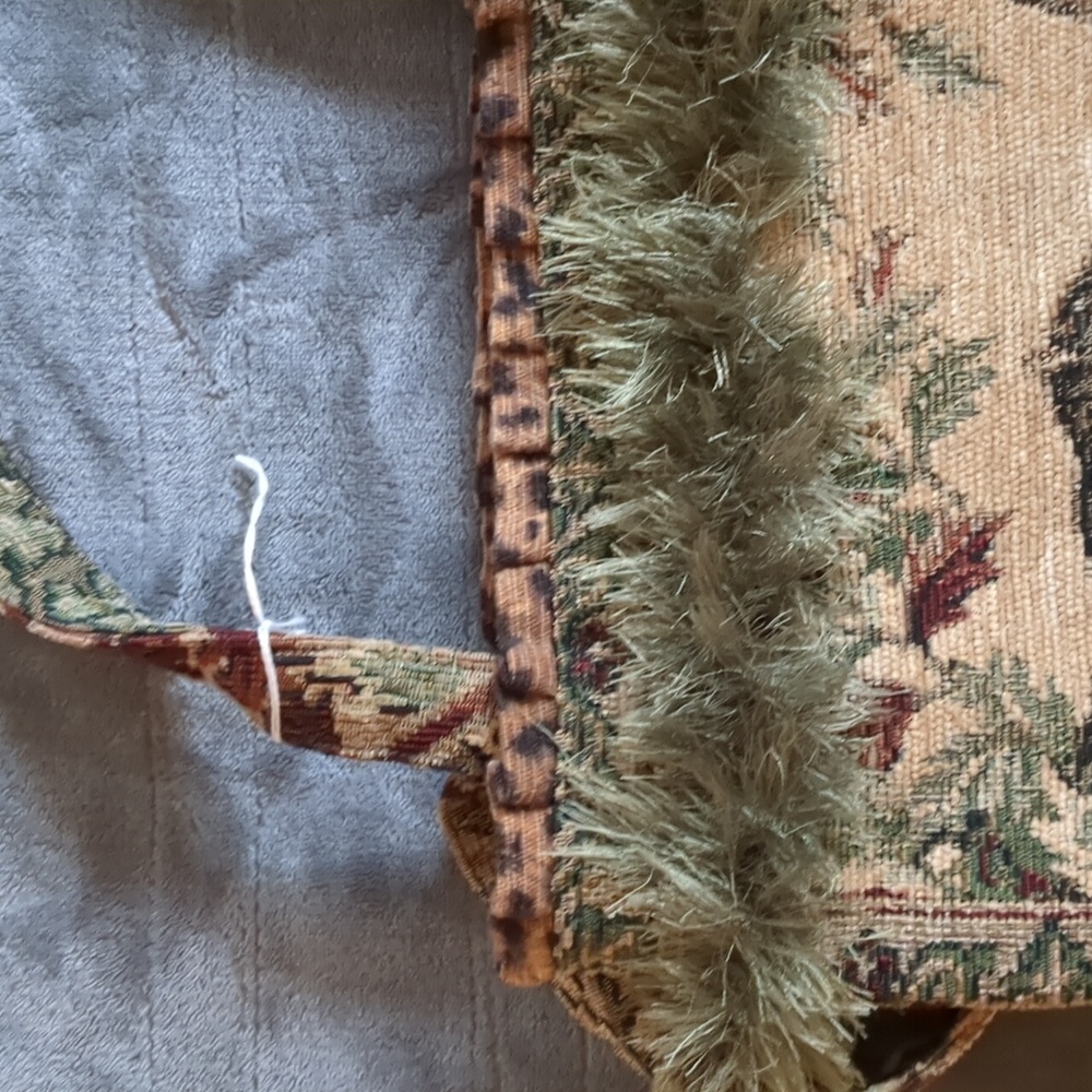 Chic Tapestry Shoulder Bag with Animal Motif - Picture 2 of 16
